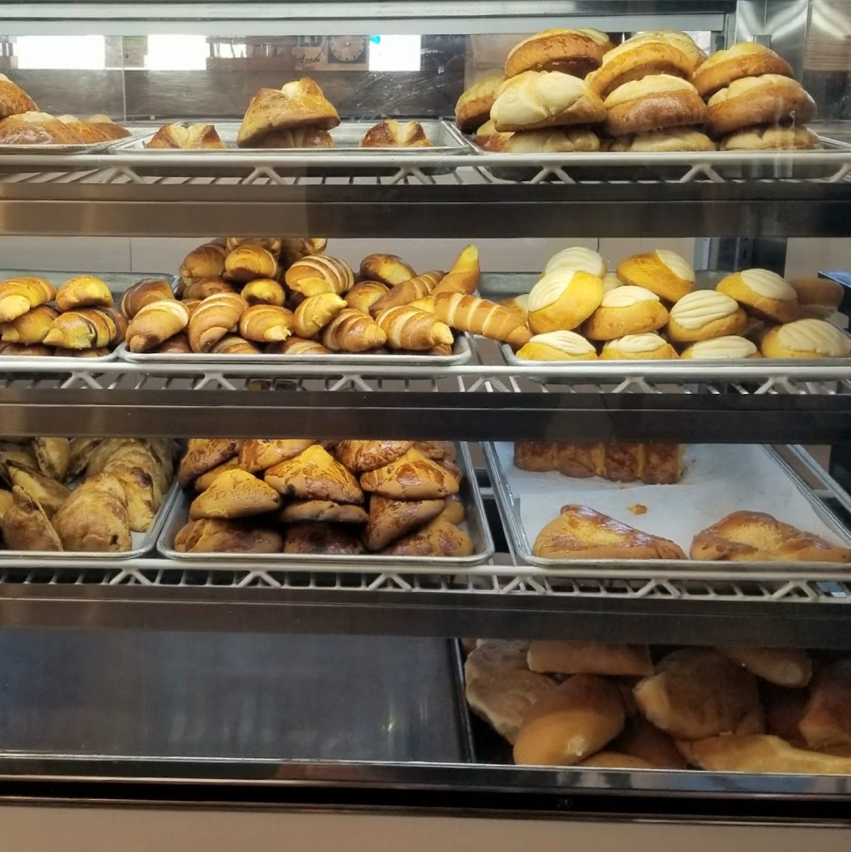 Eterna Primavera Bakery